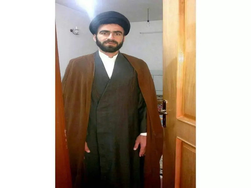 ايران تعلن عن مقتل رجل دين شيعي ... وتتحدث عن بطولاته في الدفاع عنها ضد الإرهابيين في سوريا !؟