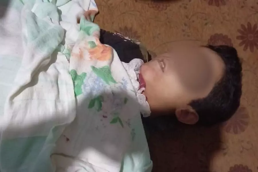 الجندرما التركية تستهدف مخيماً للنازحين بأطمة شمالي إدلب وتقتل طفلاً