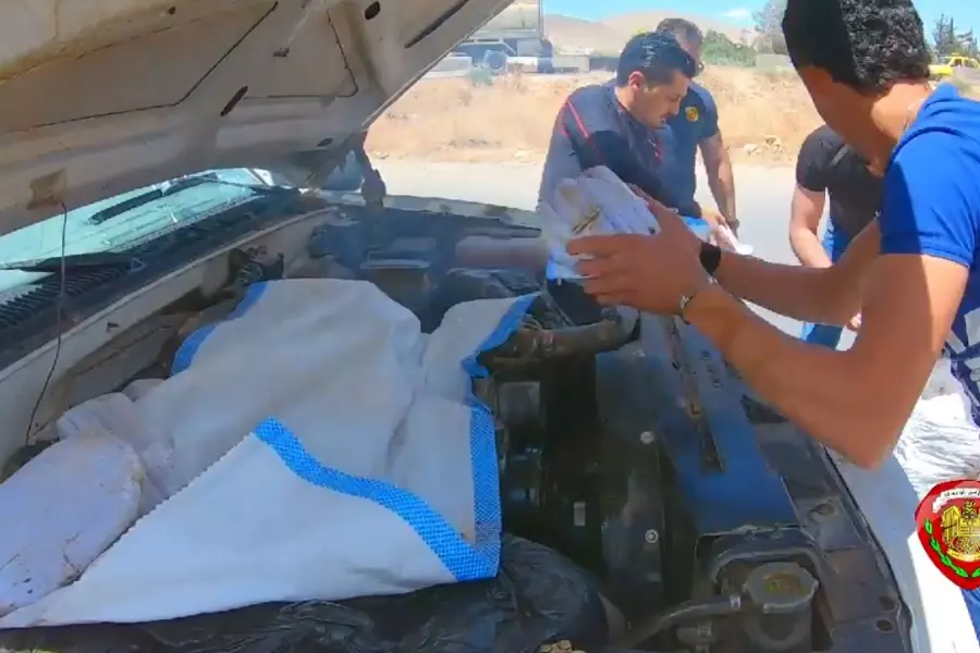 مشاهد هوليودية تبثها داخلية النظام لمطاردة وضبط مروج مخدرات ينتحل صفة "أمنية" ..!!