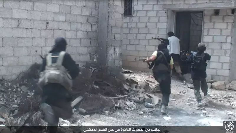 تنظيم الدولة يرد على أخبار الهدنة بجنوب دمشق بفتح معركة مع الثوار