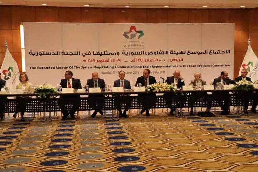 خلافات تعصف بمكونات "هيئة التفاوض" والسعودية تعلق عمل موظفيها بالرياض