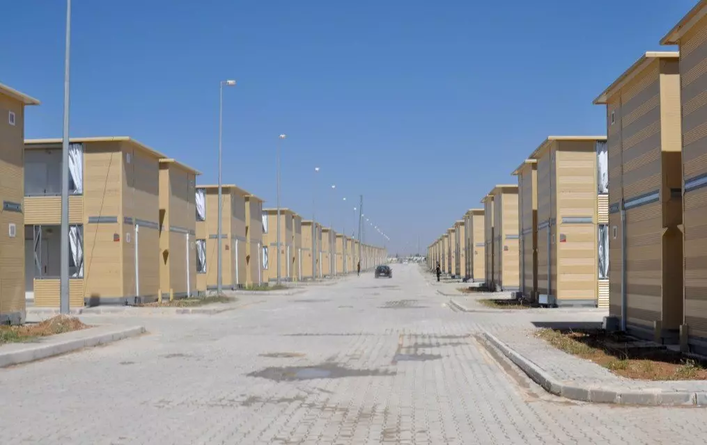 تركيا تجهز ألف مسكن "بطابقين" تحسباً لأي تدفق جديد للاجئين السوريين