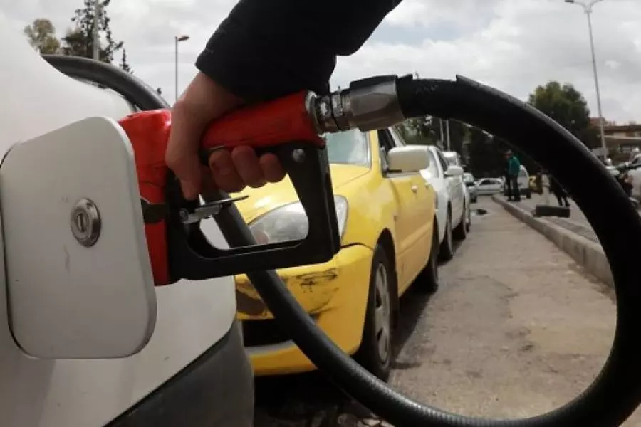 على وقع تفاقم الأزمة ... النظام يرفع سعر البنزين ويرهق المدنيين أكثر