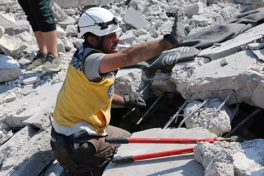 الطيران الروسي يلاحق فرق "الخوذ البيضاء" خلال إسعافها مصابي مجزرة الدير الشرقي