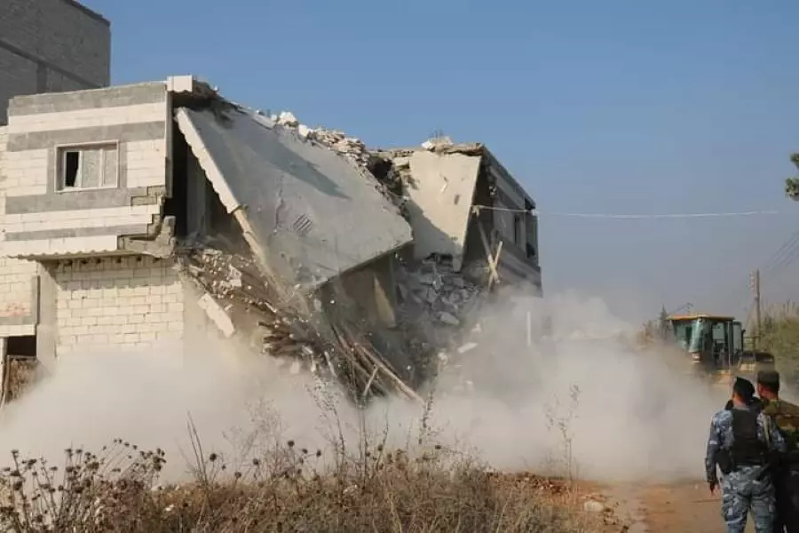 لم يكفه ما دمره نظامه ... محافظ حماة يشن حملة تشبيح وهدم بحجة "إزالة المخالفات"