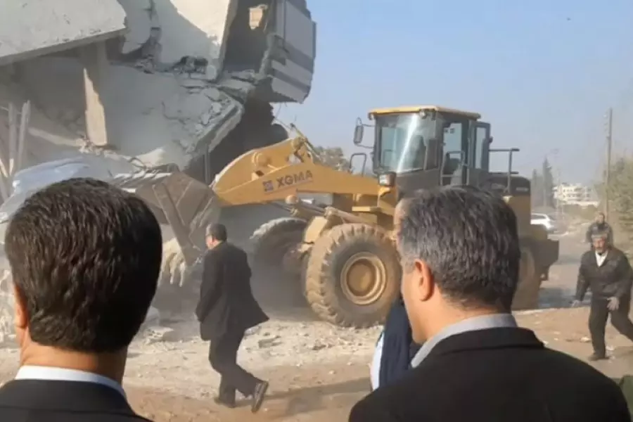 حقوقي يفنّد أسباب وتداعيات عمليات الهدم بمناطق النظام: "صراع بين حيتان الفساد والتشبيح"