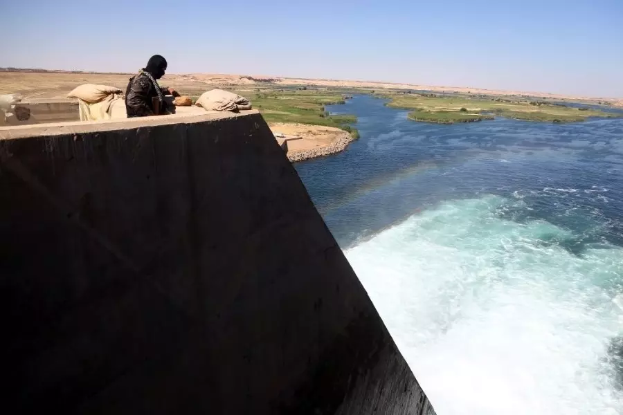 "نيويورك تايمز": قوات أمريكية قصفت سد الطبقة رغم إدراجه في قائمة "عدم الاستهداف" عام 2017
