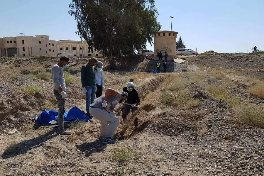 انتشال 2600 جثة لشهداء قضوا جراء قصف التحالف و "قسد" على مدينة الرقة العام الماضي