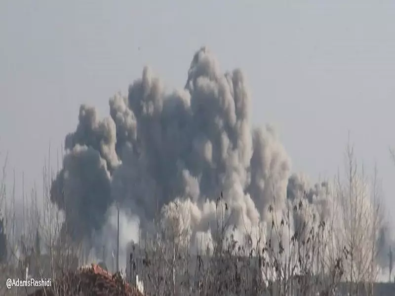 سلاح الجو الروسي يقصف بالصوايخ المظلية مدن بريف حماة الشمالي وبلدة بالغوطة الشرقية