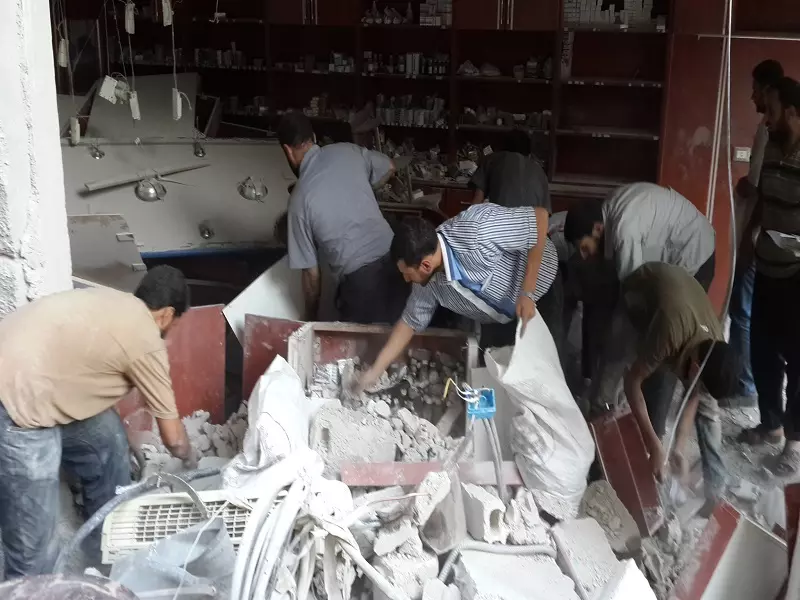 طائرات الأسد تقصف المدنيين في الغوطة الشرقية ... و تقصف مقومات الحياة فيها