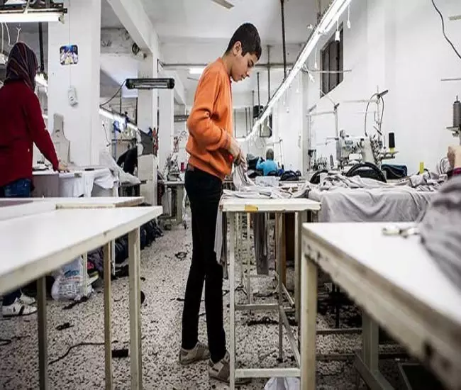 تركيا ... البدء بالعمل ببرنامج لتأهيل العمال السوريين