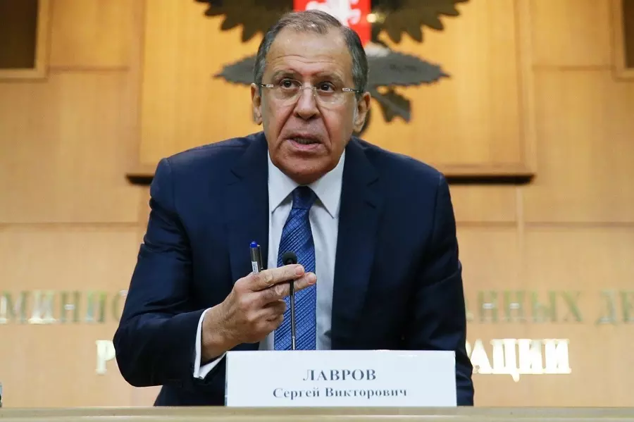 لافروف يرد على انتقادات فرنسية ..... نقتل السوريين وفق القانون الإنساني