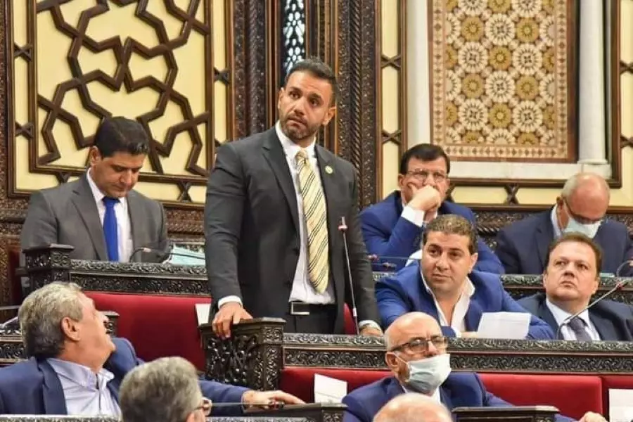 عضو بمجلس التصفيق: راتب الموظف يكفي لـ 3 أيام وبيان الحكومة يصلح لسويسرا ..!!
