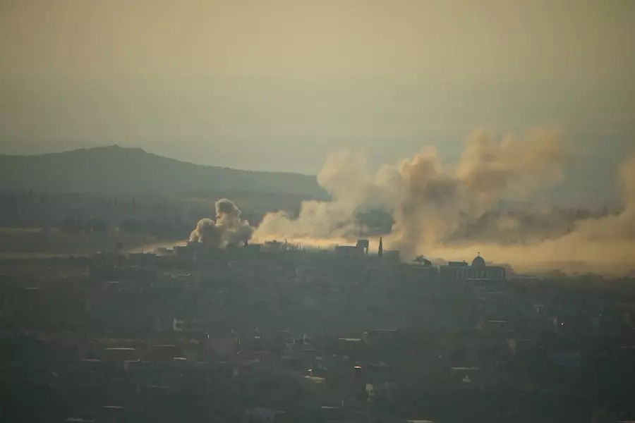 قصف مدفعي وصاروخي للنظام يطال قرى عدة بجبل الزاوية