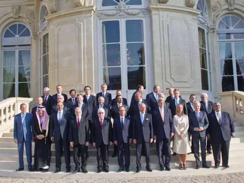 لماذا «داعش» عدو في العراق وحليف في سوريا؟