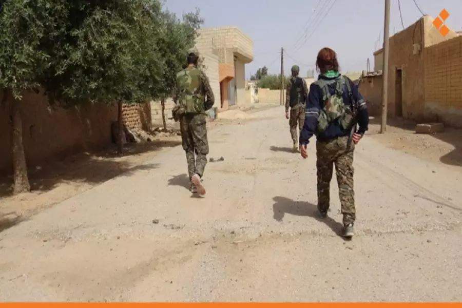 "ب ي د" يعتقل ثلاثة مدنيين بعد مداهمة إحدى القرى بريف الرقة