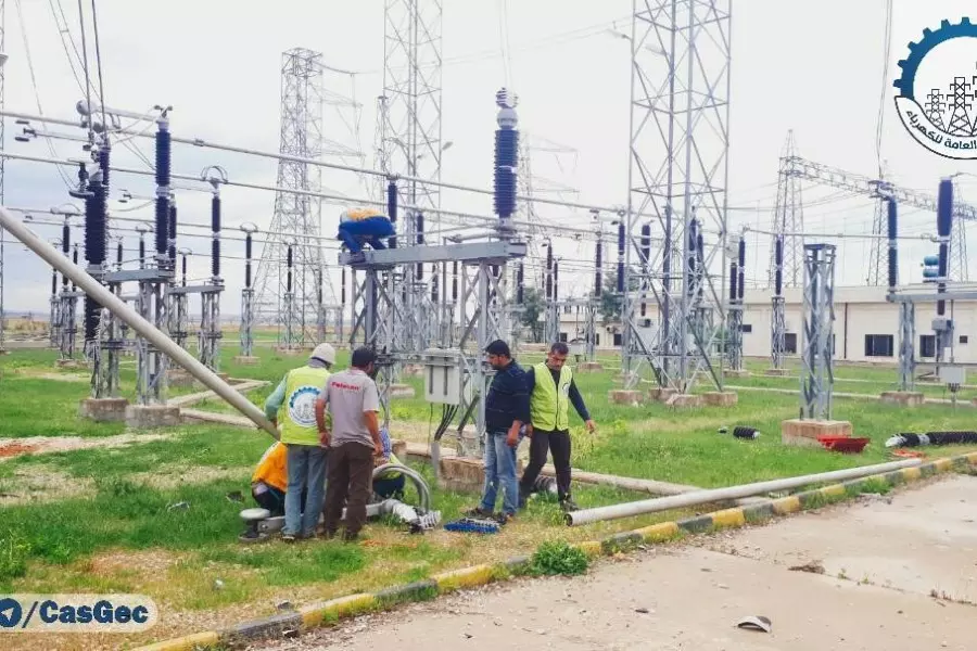 حكومة "الإنقاذ" تفك أسلاك ومحولات الكهرباء بمدينة إدلب وتنقلها لمستودعات خاصة قبل بيعها للنظام