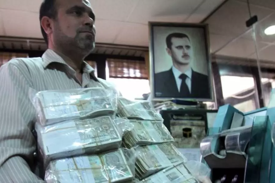 الغارديان: "قانون قيصر" استراتيجية أمريكية قد يدمر الاقتصاد السوري المنهار