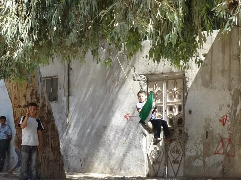 كيف تعيش الأسرة السورية المحاصرة بلا معيل