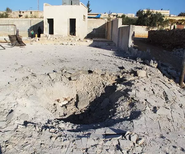 الطيران الروسي يقصف مدرسة ويقتل تلميذين ومعلما بريف حلب