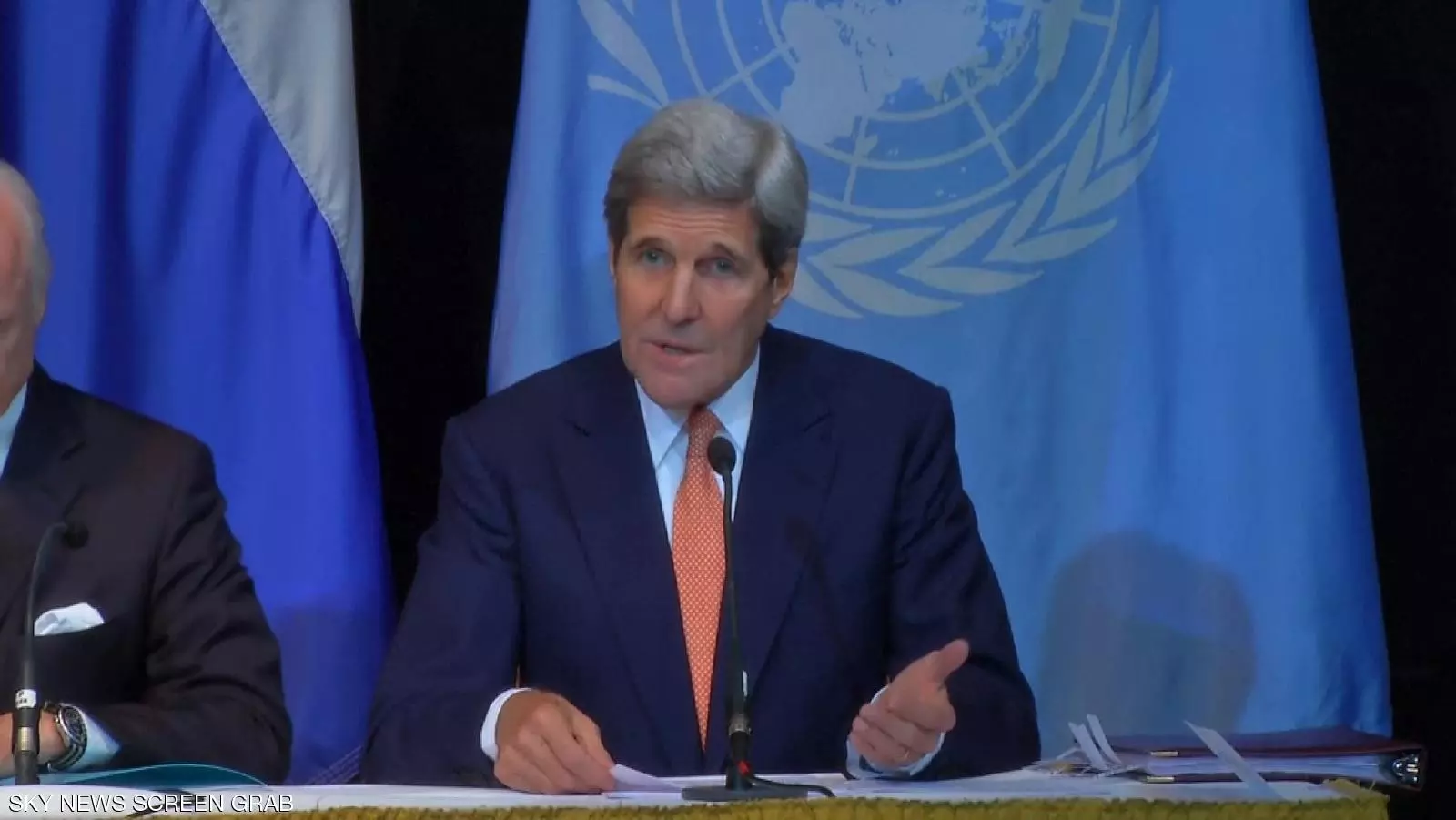 كيري ينتقد باستحياء : كان على الأسد و روسيا الوفاء بالالتزامات و استعادة ثقة المجتمع الدولي !؟