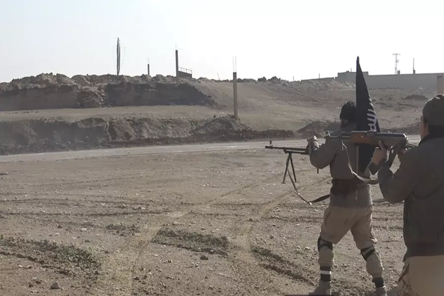 تنظيم الدولة يواصل هجومه باتجاه مطار دير الزور و يضيق الخناق أكثر فأكثر