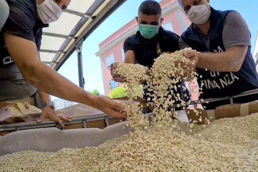 قدرت قيمتها بمليار يورو .. إيطاليا تعلن إحراق كميات ضخمة من المخدرات مصدرها سوريا