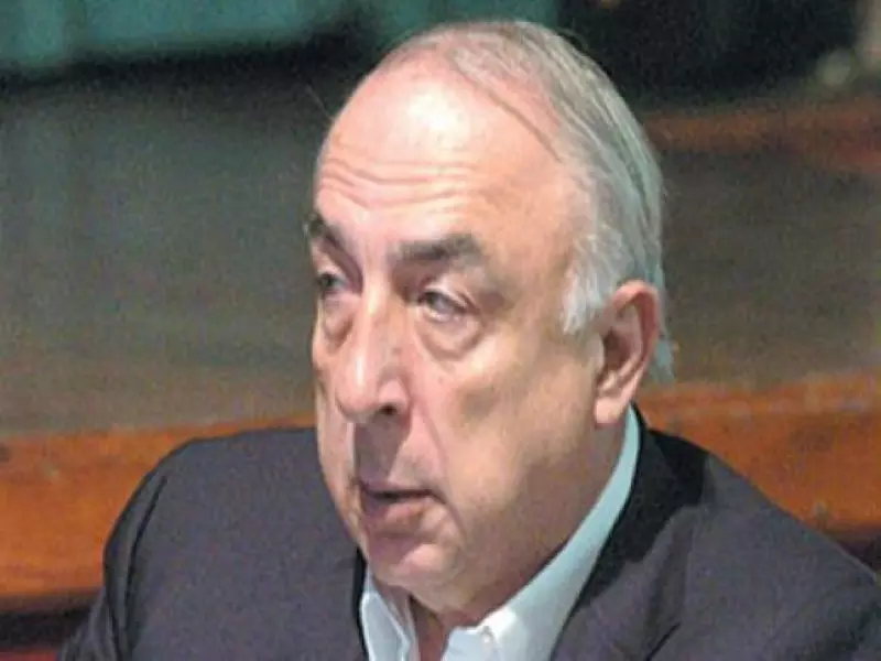 لمن يدافع عنها