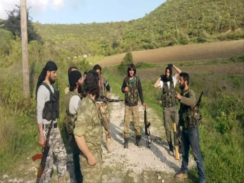 الثوار يحررون قرية بريف اللاذقية ... وشهداء وجرحى بغارات روسية