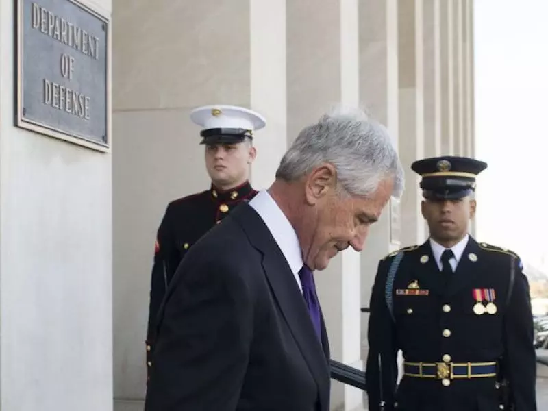 "استقالة" هيغل... تغيير في الاستراتيجية؟