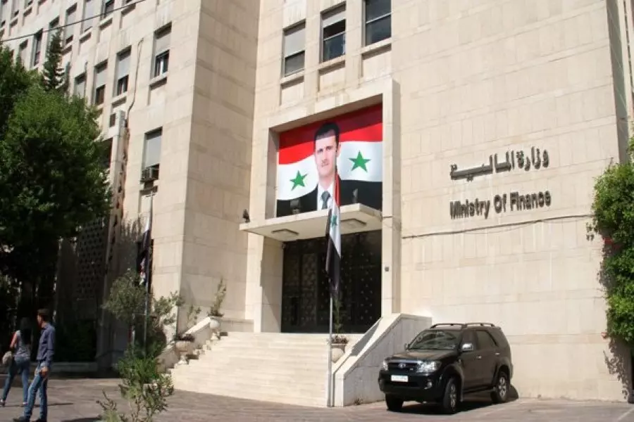 مالية النظام تحجز على أموال العشرات من الحرفيين والتجار بدمشق