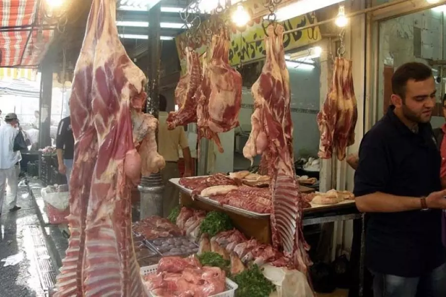 "اللحوم الحمراء" حلم المواطن ... الكيلو بنصف راتب الموظف والنظام يحمل "التهريب" المسؤولية ..!!