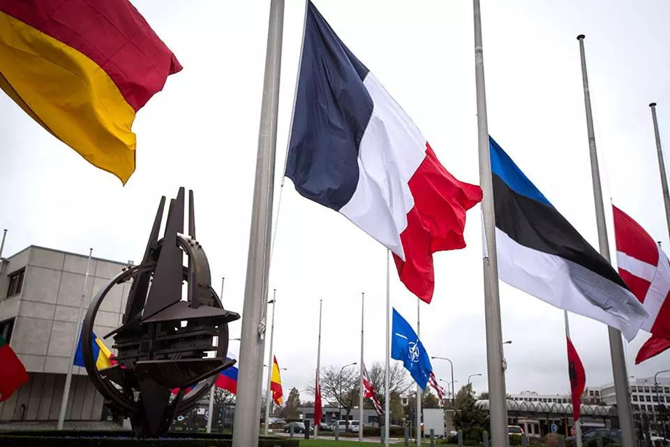 الناتو : تنامي الوجود الروسي في سوريا يثير مخاطر انتهاكات أجواء الحلف ويقوض السلام في سوريا