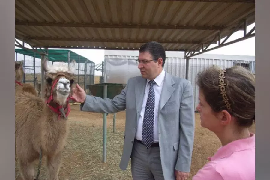 تصريحات مثيرة لوزير تربية النظام البيطري "دارم الطباع" بعد توصية طبية بتأجيل افتتاح المدارس