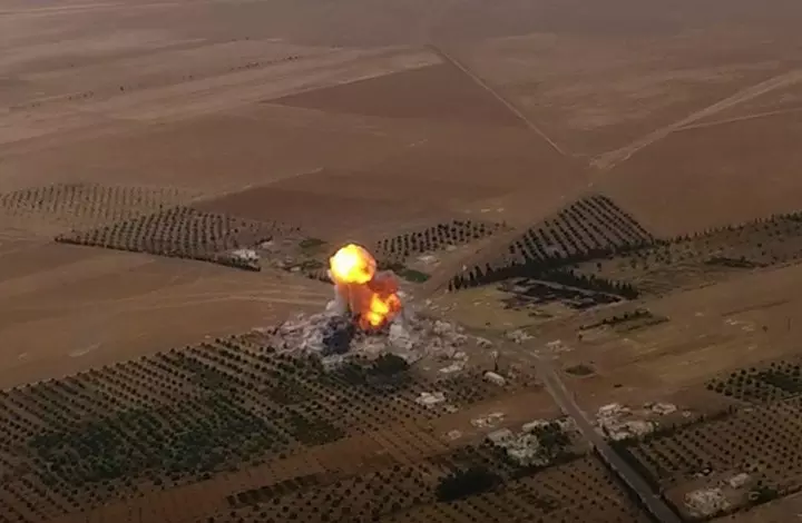 عربة مفخخة تفتك بعناصر النظام وإيران على جبهة "بيوت مهنا" بحلب