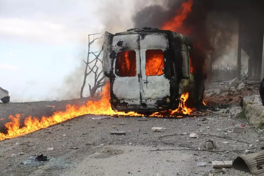 الطيران الروسي يستهدف فرق الدفاع المدني بأريحا ويحرق سيارة إسعاف