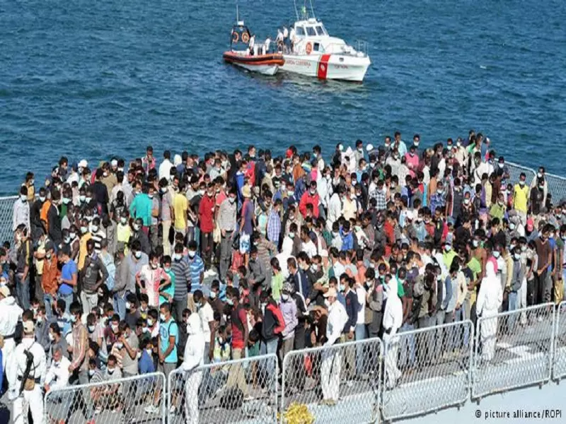 إيطاليا تنقذ أكثر من 940 مهاجراً غير شرعيا .. بعضهم سوريين