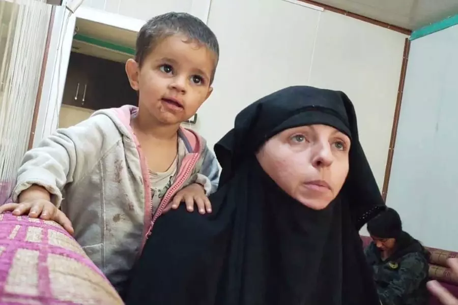 القضاء الأيرلندي يطلق سراح "ليزا سميث" العائدة من سوريا بكفالة مالية