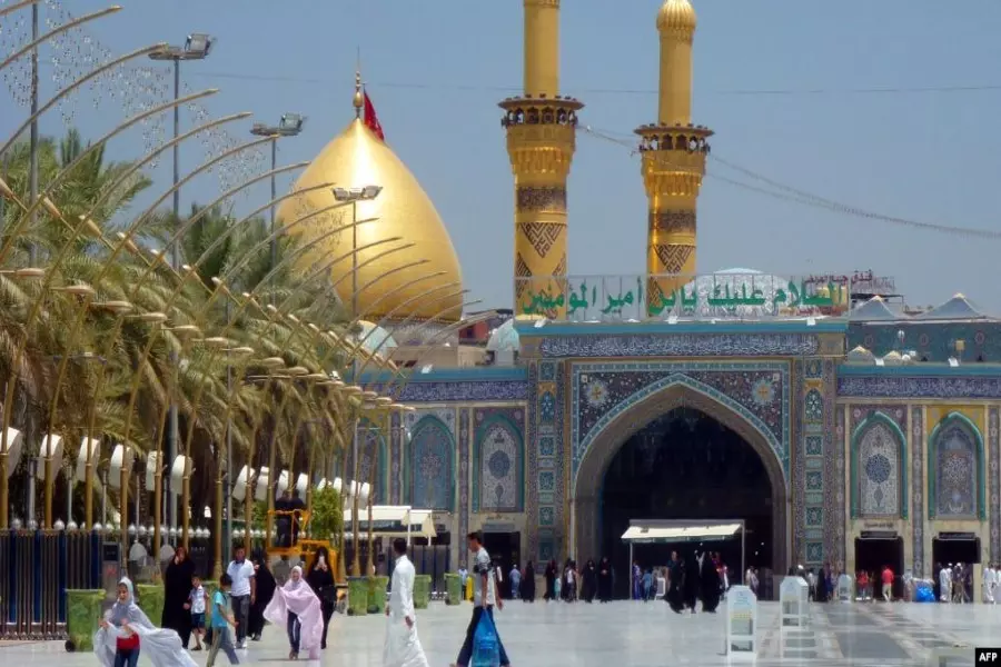 الحرس الثوري الإيراني يستخدم "المراقد الشيعية" كمصدر للدخل والنفوذ