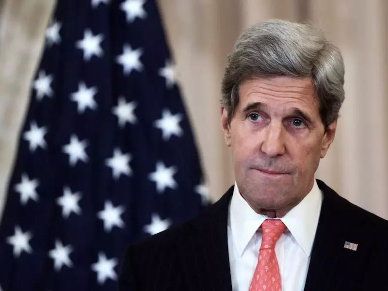 هل جُنّ كيري؟