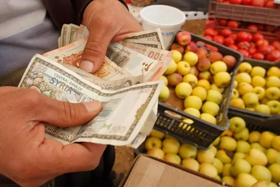 تراجع القدرة الشرائية بنسبة 90% ومسؤول لدى النظام يبرر "الأمطار رفعت أسعار الخضار" ..!!