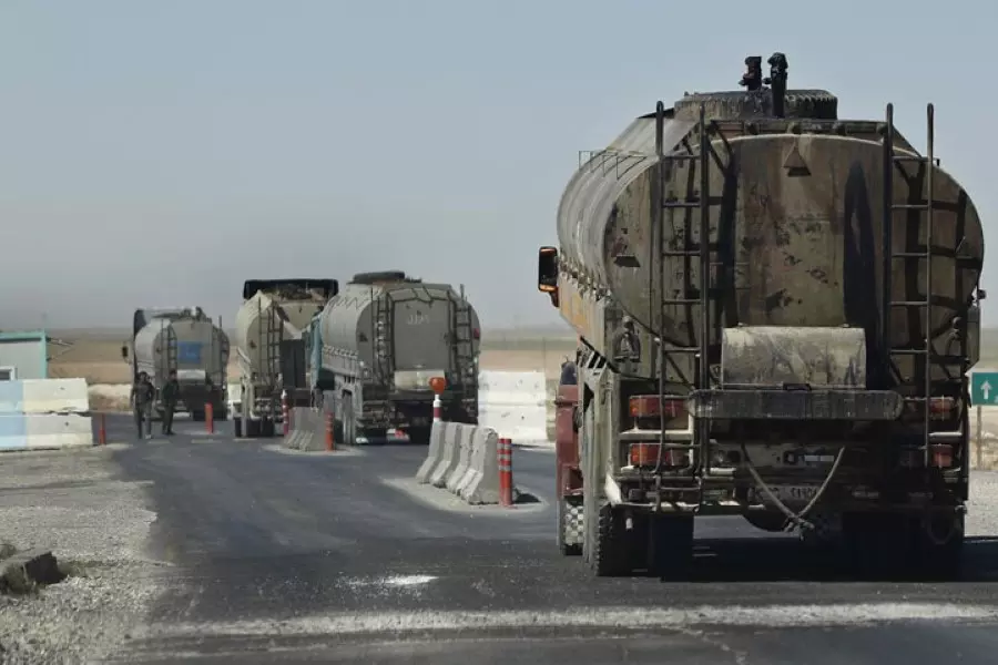 قسد تبيع النفط لميليشيات تابعة للأسد.. و100 صهريج تم تعبئتها