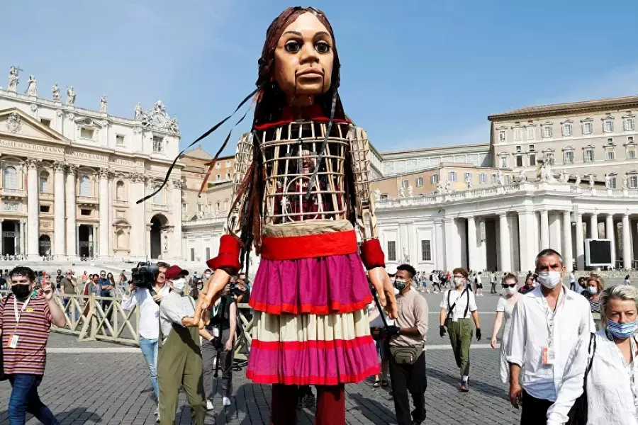 "أمل الصغيرة'' تصل ميناء مرسيليا الفرنسي في رحلتها المستمرة عبر أوروبا