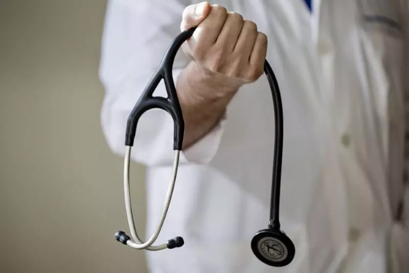 اعتبرها "حرب لإفراغ البلاد من عقولها" .. مسؤول لدى النظام يعلّق على تصاعد هجرة الأطباء