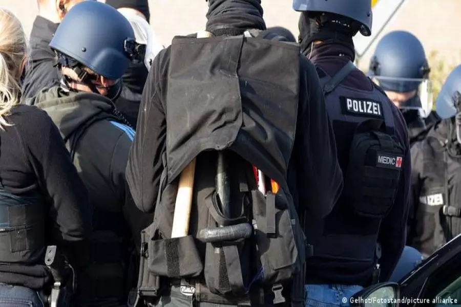 مع وقف ترحيل السوريين منهم ... ألمانيا تُبعد 18 عنصرا "إسلاميا خطيرا"