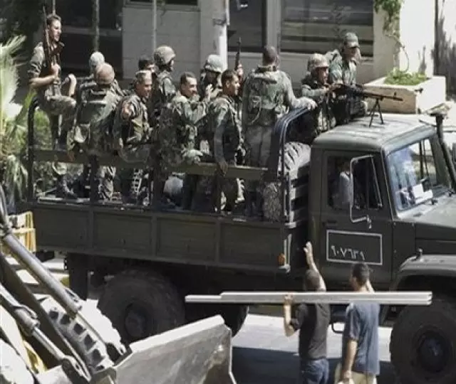 نظام الأسد يعتقل عدد من الطلاب ويجبرهم على حفر خنادق