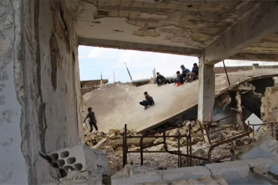 "ماذا عن مدارسنا" .. إيرانيون غاضبون من قرار طهران ترميم مدارس دمرها الأسد بسوريا