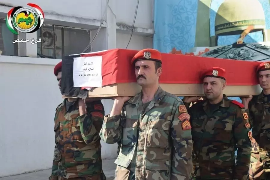 رغم نفيه سقوط قتلى عسكريين .. النظام يشيع 3 ضباط من المشفى العسكري بحمص