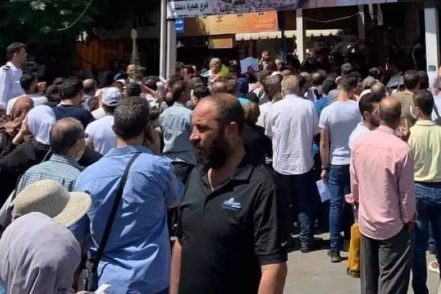 720 ألف جواز خلال 2021 .. خبير موالي يعلق على موجات الهجرة من مناطق سيطرة النظام