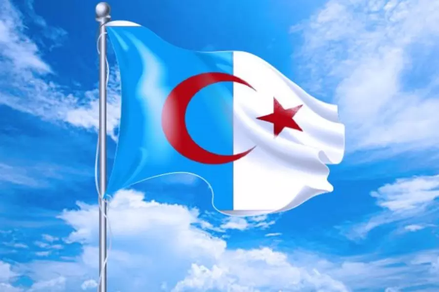 مع تسليمهم براية الثورة السورية ... تركمان سوريا يختارون علماً خاصاً لهم باجتماع شمال حلب